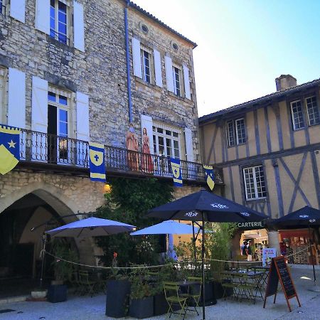 Maison De Charme Spacieuse, Terrasse Et Vue Sur La Place Монфланкен Экстерьер фото