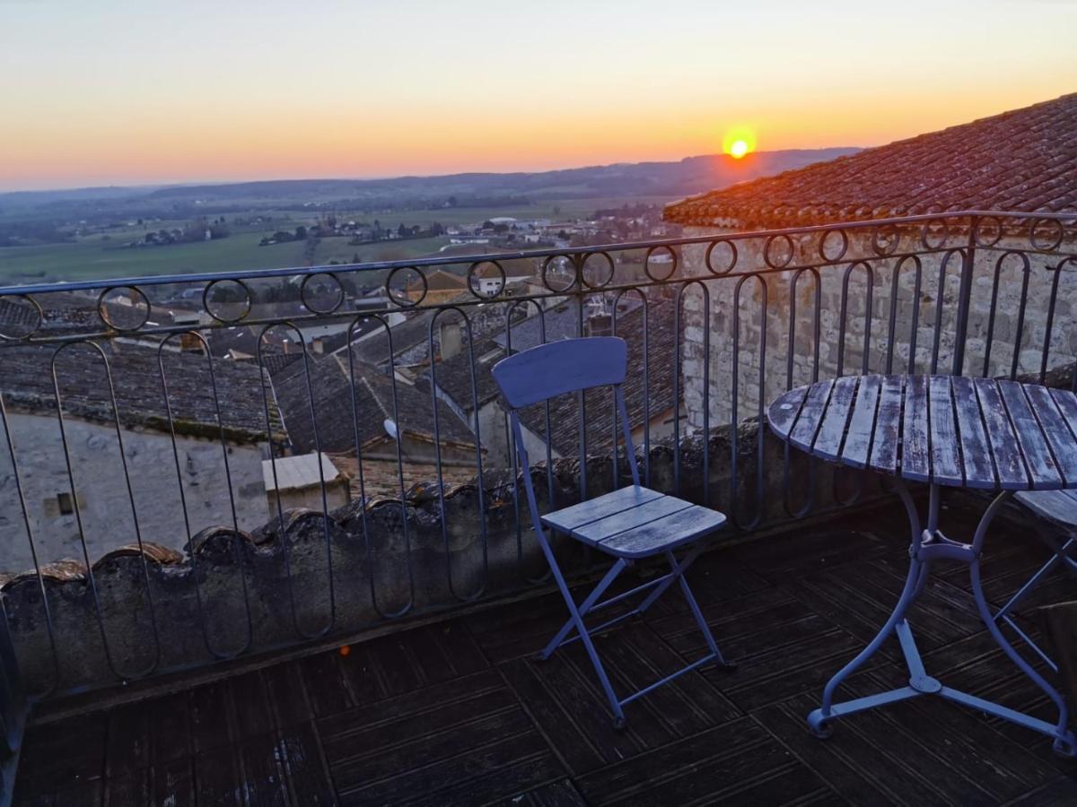 Maison De Charme Spacieuse, Terrasse Et Vue Sur La Place Монфланкен Экстерьер фото