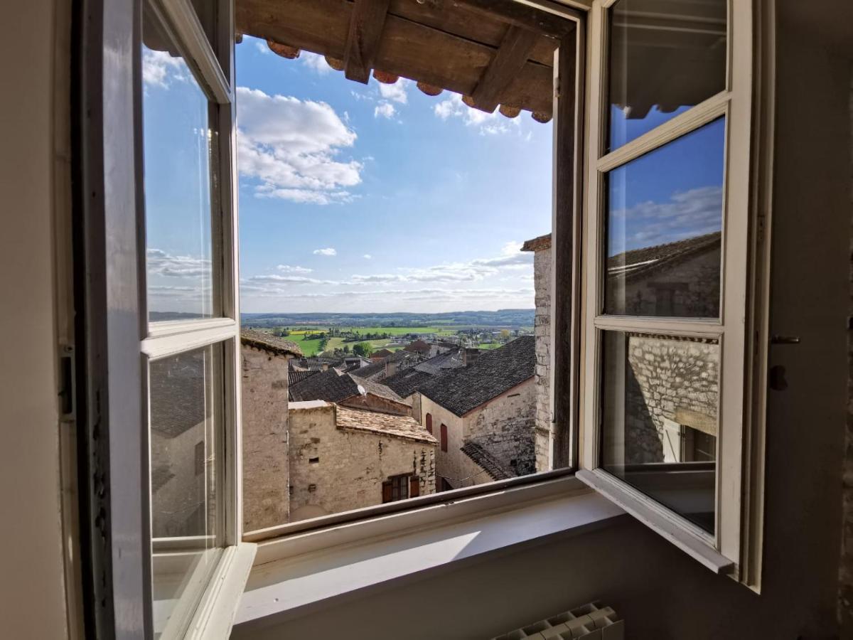 Maison De Charme Spacieuse, Terrasse Et Vue Sur La Place Монфланкен Экстерьер фото