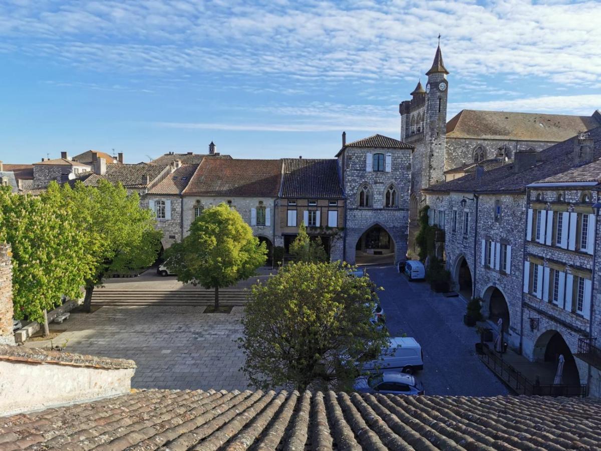 Maison De Charme Spacieuse, Terrasse Et Vue Sur La Place Монфланкен Экстерьер фото